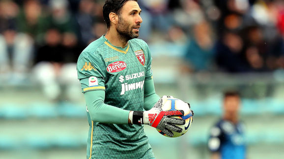 半场战报：米兰0-0拉齐奥，迈尼昂献神扑，红黑军团0射正（半场速递：米兰0-0拉齐奥，迈尼昂神扑救险，红黑军团上半场0射正）