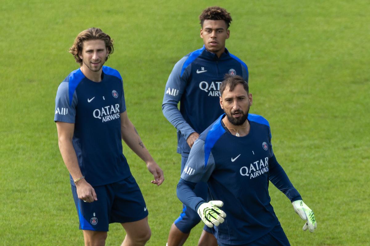 连续3场未首发，萨拉赫赛后发表激烈言论称被当成替罪羊，英媒曝利物浦选择支持斯洛特（三连场未首发，萨拉赫赛后怒言遭当替罪羊，英媒称利物浦力挺斯洛特）