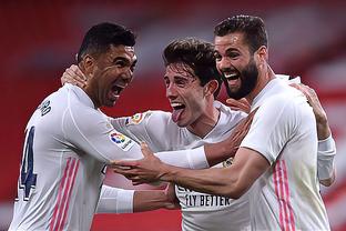 荷甲战报：克拉森世界波，莫基奥破门，阿贾克斯2-0费耶诺德（阿贾克斯2比0力克费耶诺德：克拉森轰世界波，莫基奥建功）