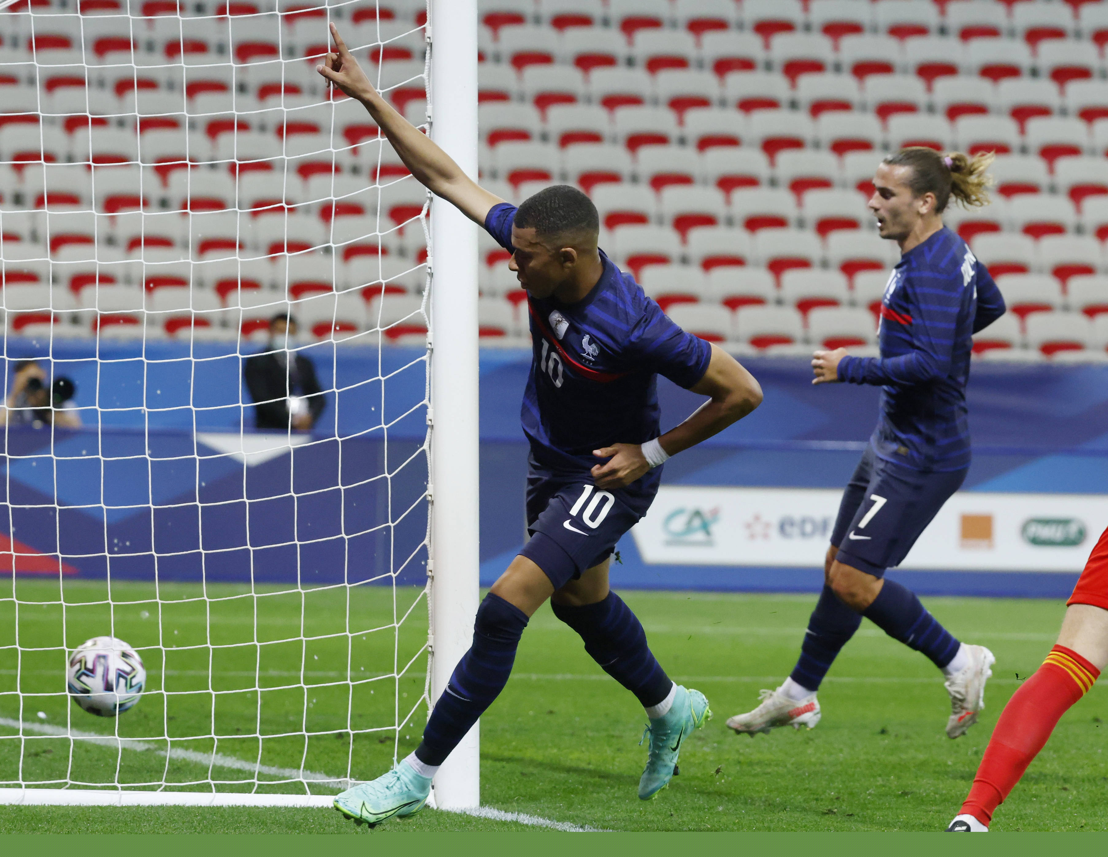 皇马介入萨拉赫转会争夺战，用罗德里戈交换？利物浦却无出售计划（皇马盯上萨拉赫，拟以罗德里戈换人？利物浦无意放人）