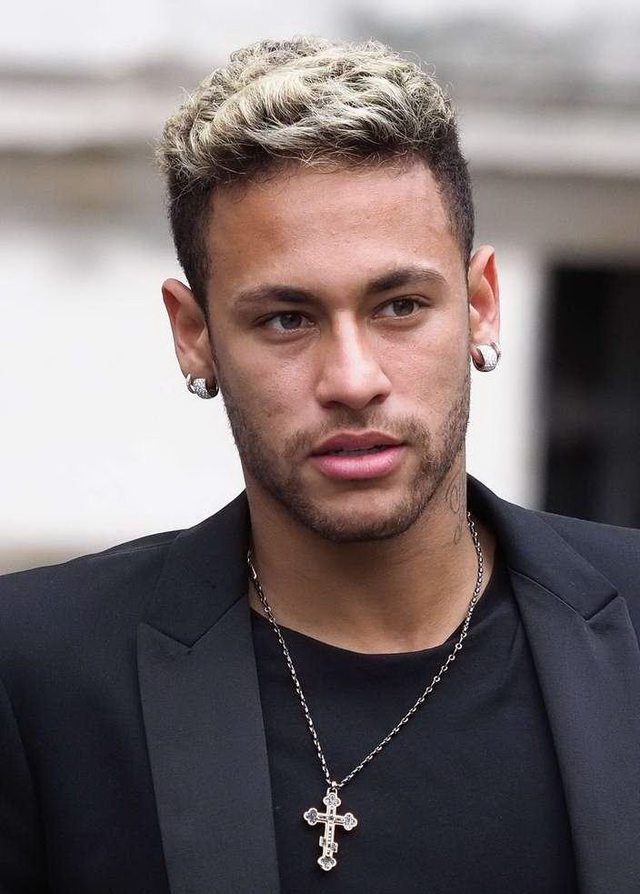 FC26坚不可摧：萨拉赫领衔，萨卡、莫德里奇、卡马文加在列（FC26无懈可击：萨拉赫挂帅，萨卡、莫德里奇、卡马文加同入选）