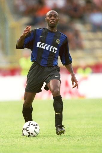 官方：奥尔莫左肩脱臼，预计将伤缺一个月（官方确认：奥尔莫左肩脱臼，预计休战约1个月）