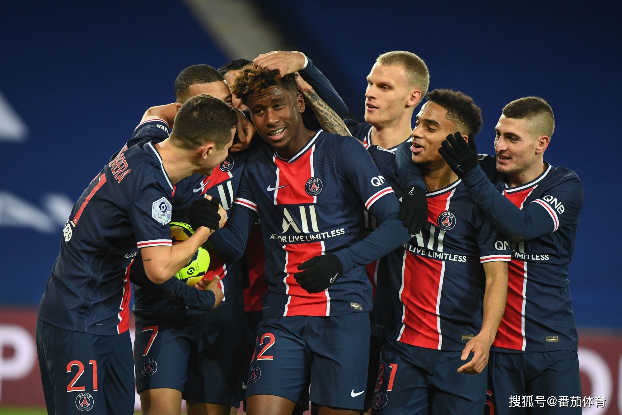 半场战报：皇家社会0-1比利亚雷亚尔，阿约塞-佩雷斯破门（半场战况：阿约塞-佩雷斯破门，皇家社会0-1暂落后比利亚雷亚尔）