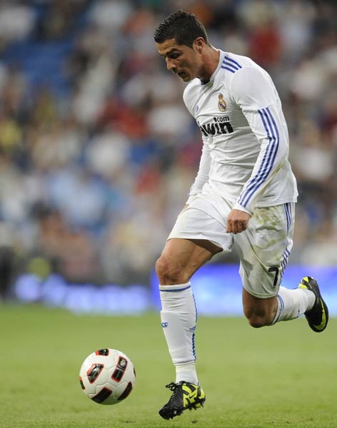 每体：DV9接近与米兰达成协议，巴萨已基本放弃引进前者（每体：DV9接近与米兰敲定加盟，巴萨基本放弃追逐）