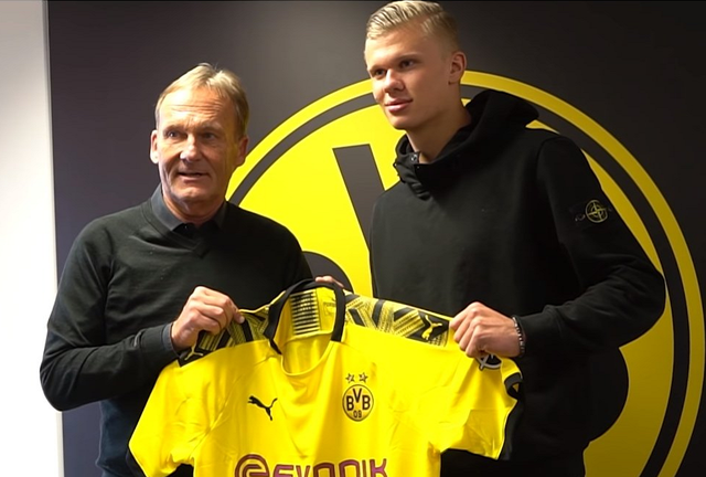 梅西：踢球不会在意纪录；希望能够参加2026世界杯（梅西：踢球不看重纪录，盼出战2026年世界杯）