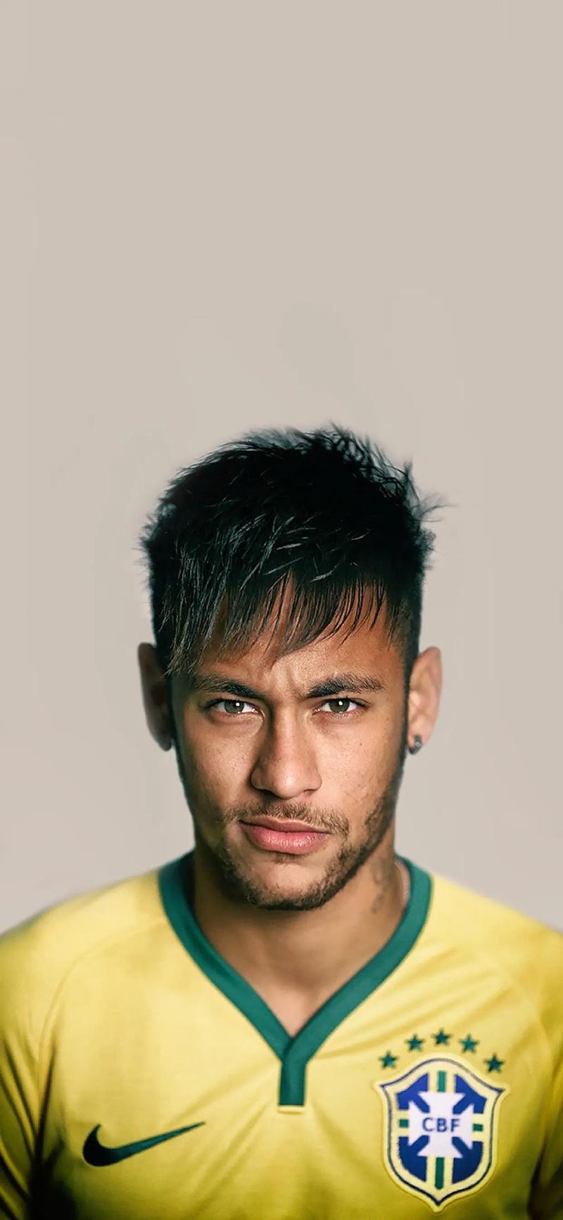 欧文突破防守造成杀伤球成功（欧文强突防线制造杀伤并得手）