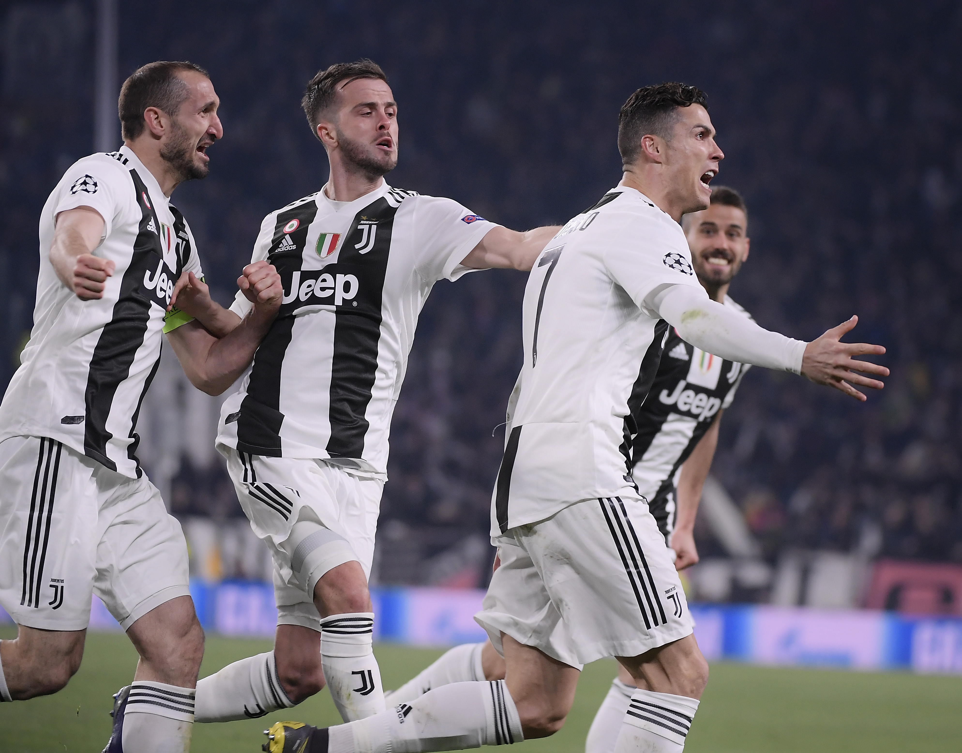 阿莱尼亚：佩德里对巴萨来说不可或缺；热刺曾经想签下我（阿莱尼亚：佩德里对巴萨至关重要，热刺曾试图签下我）